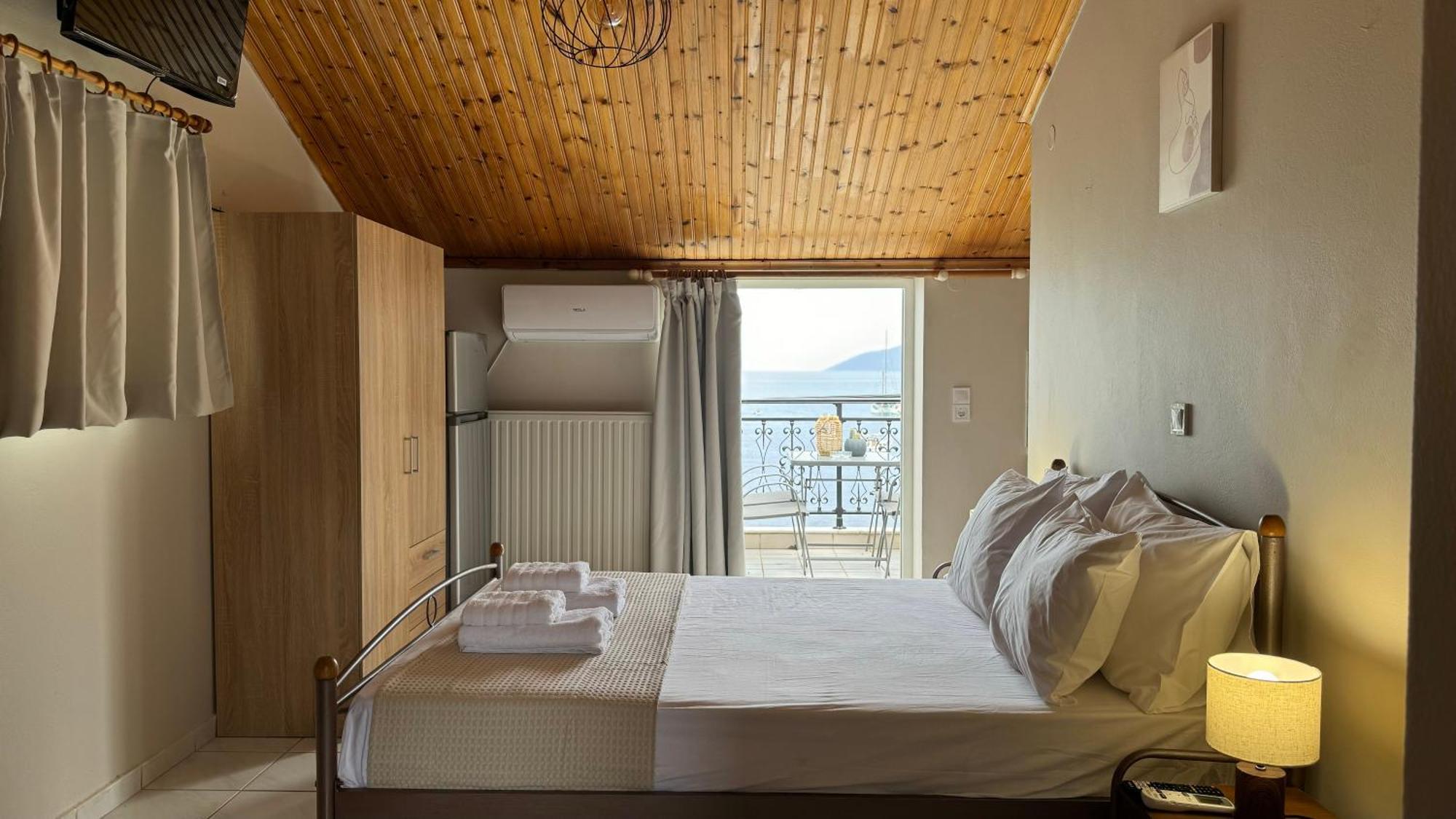 Sea Side Studios Agia Efimia Exterior photo
