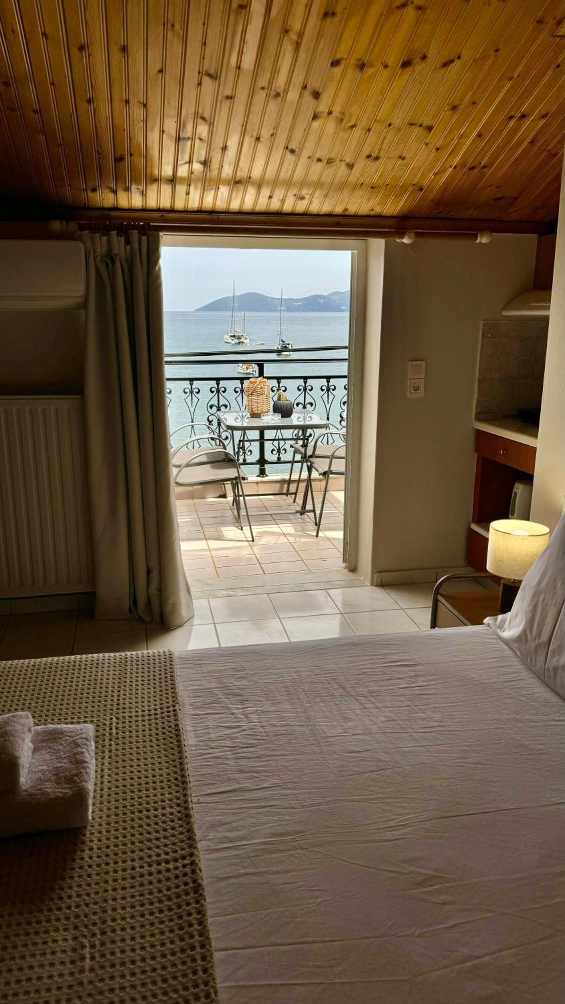 Sea Side Studios Agia Efimia Exterior photo
